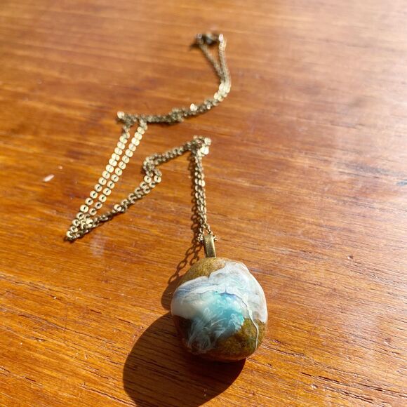 Round Rock with Ocean Water Wave Design Antique Bronze Plated 22 in Chain - Picture 5 of 6